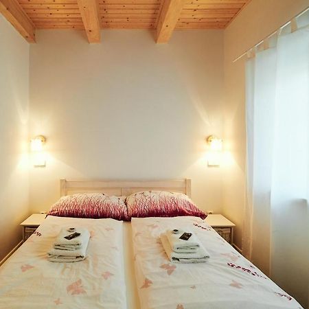 Apartmany Habanska, Cely Dum Pouzdrany ภายนอก รูปภาพ