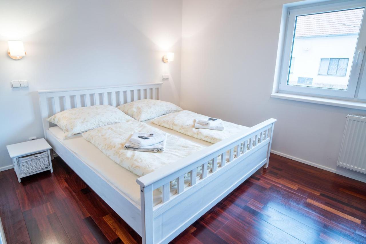 Apartmany Habanska, Cely Dum Pouzdrany ภายนอก รูปภาพ