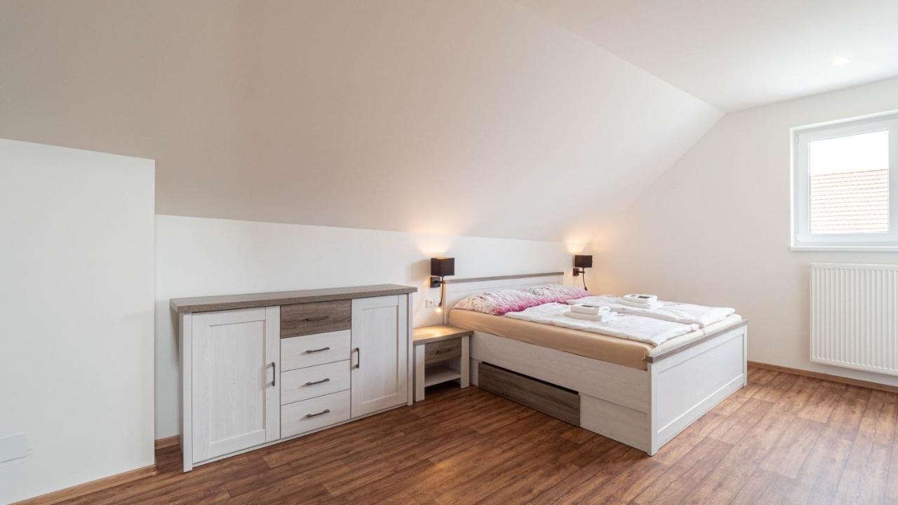 Apartmany Habanska, Cely Dum Pouzdrany ภายนอก รูปภาพ